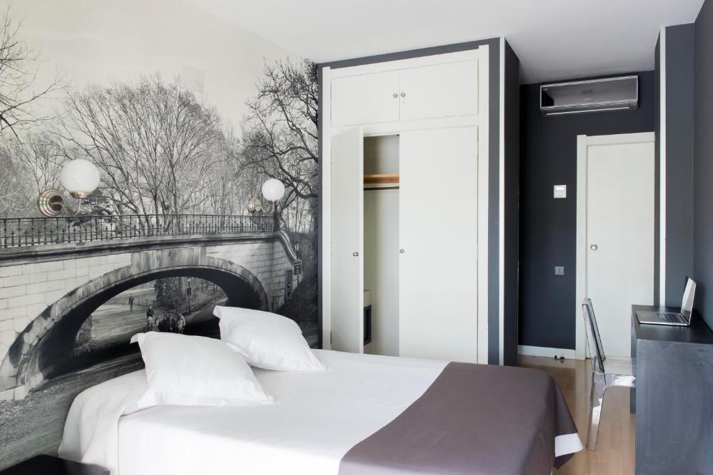 Hospedium Hostal Un Punto Chic Хуеска Стая снимка