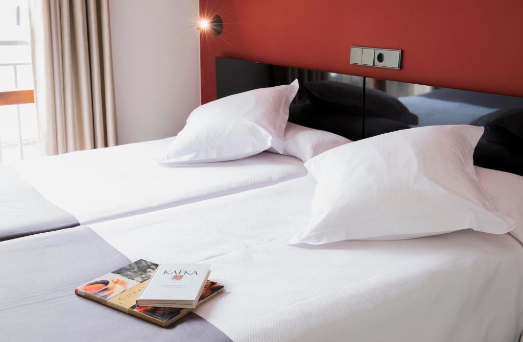 Hospedium Hostal Un Punto Chic Хуеска Стая снимка