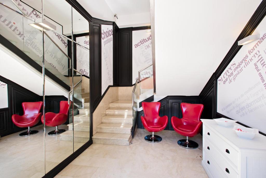 Hospedium Hostal Un Punto Chic Хуеска Екстериор снимка