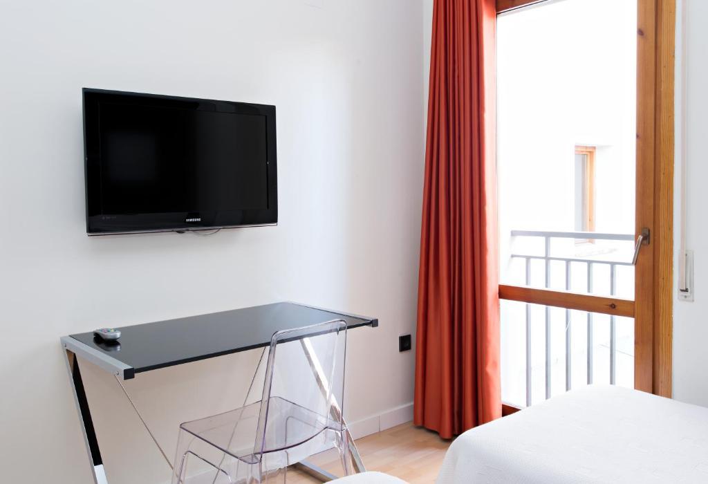 Hospedium Hostal Un Punto Chic Хуеска Екстериор снимка