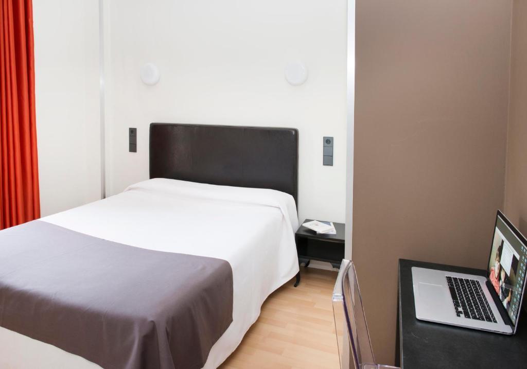 Hospedium Hostal Un Punto Chic Хуеска Стая снимка