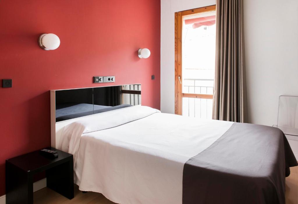 Hospedium Hostal Un Punto Chic Хуеска Екстериор снимка