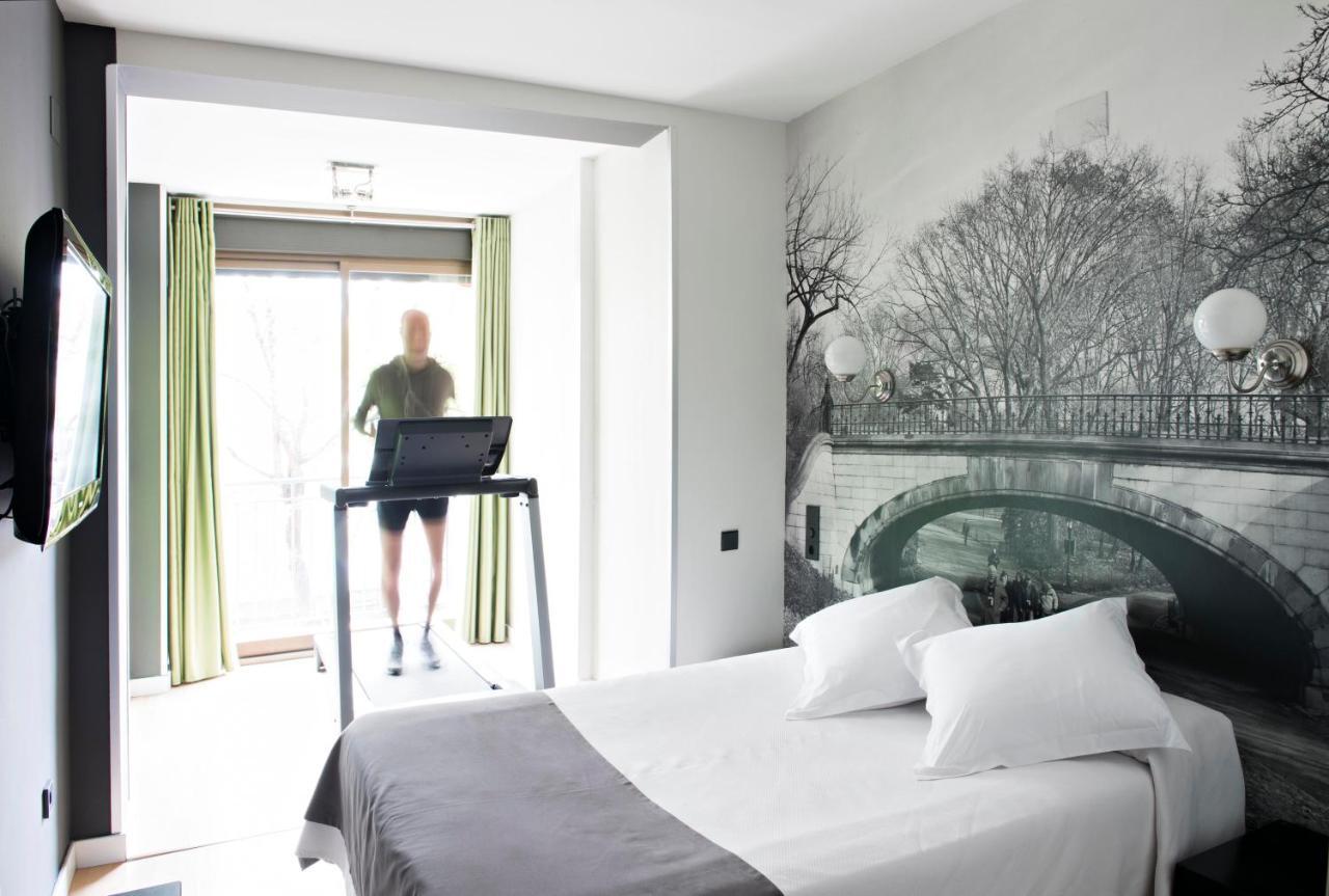 Hospedium Hostal Un Punto Chic Хуеска Стая снимка